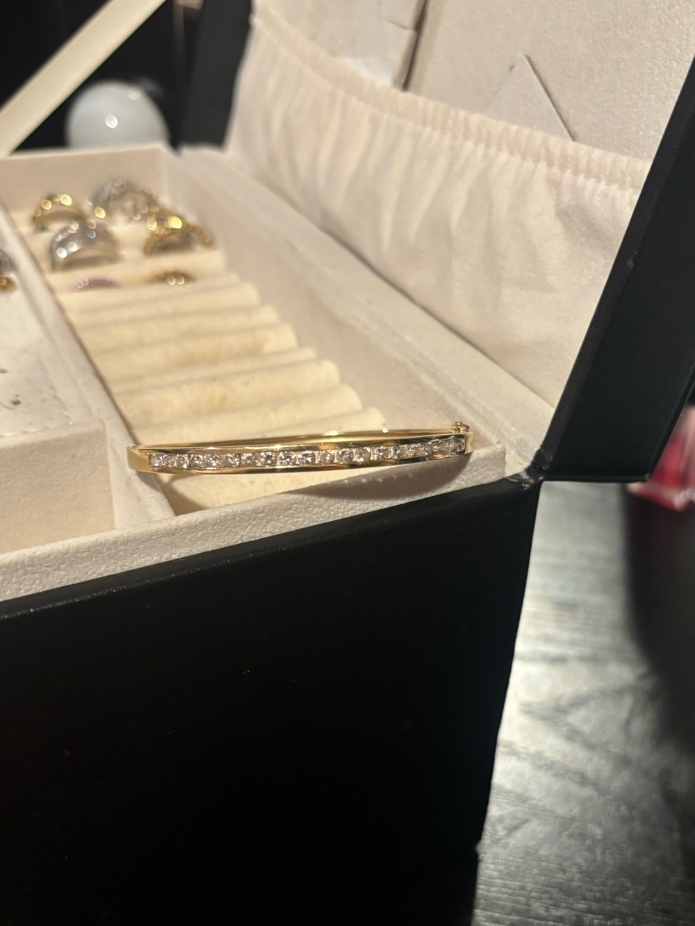 14k yellow gold with lab diamonds bangle bracelet - Picture 5 of 7